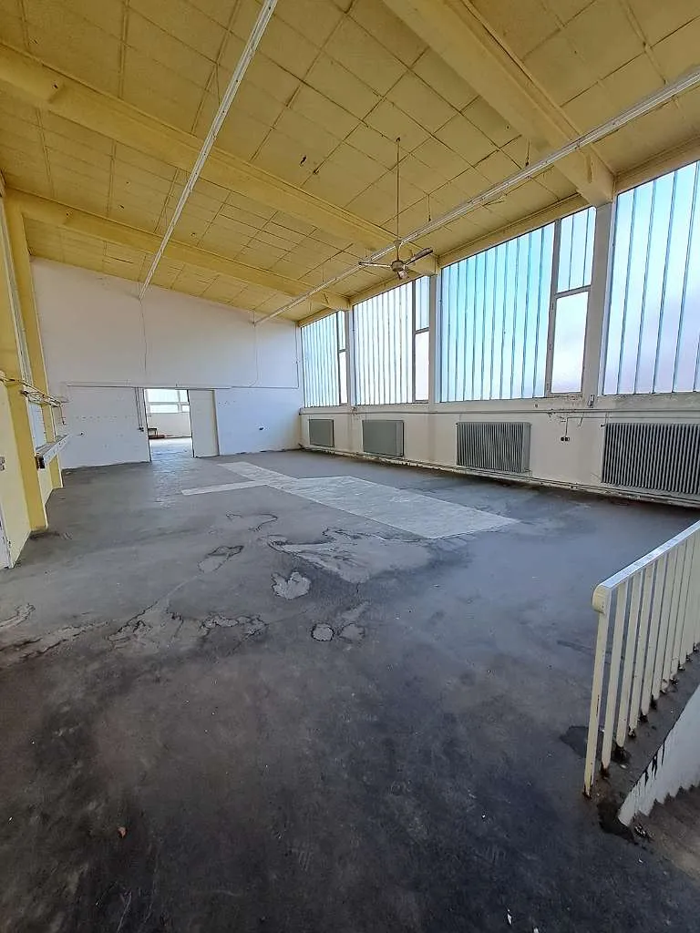 Hallenkomplex mit Büro, Wohnhaus samt großzügigen Gewerbegrundstück mit Trafo - Ansicht 3