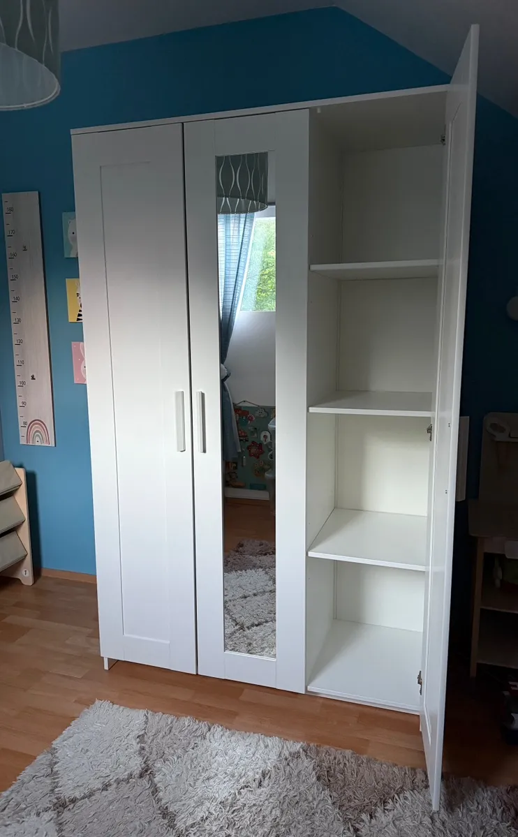 IKEA BRIMNES Kleiderschrank 3-türig mit Spiegel - Weiß, € 110,- (3133 Traismauer)