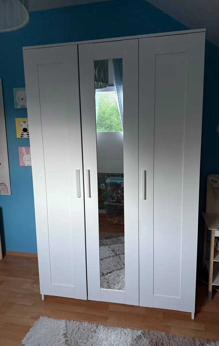 IKEA BRIMNES Kleiderschrank 3-türig mit Spiegel - Weiß, € 110,- (3133 Traismauer)