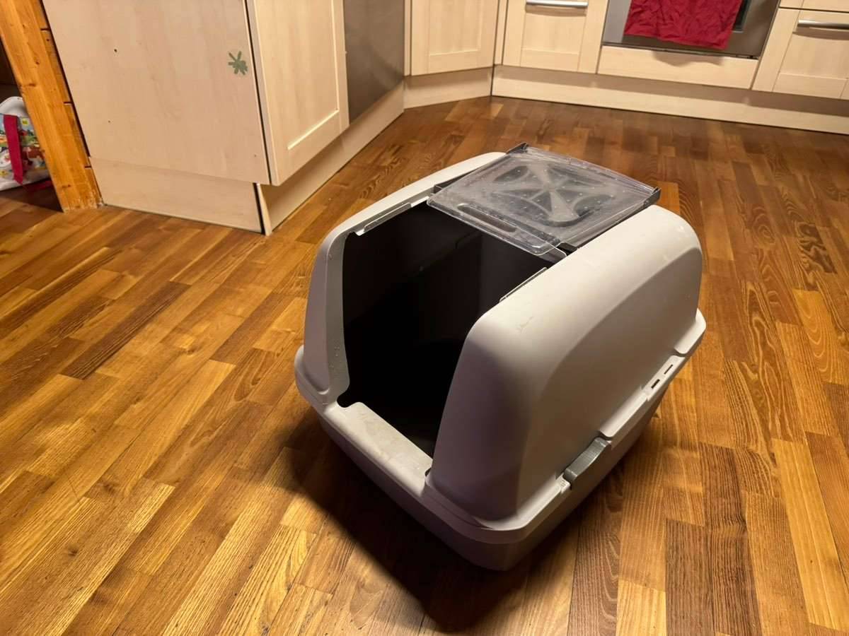 Catit Jumbo Katzentoilette mit Abdeckung und Filter, beige/ grau,  20,-  (1220 Wien) - willhaben