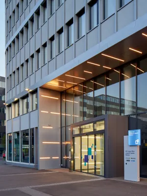 Gewerbeimmobilie mieten in Wien – 7 918 m² – Bild 1 von 9