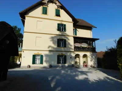 6-Zimmer-Wohnung mieten in Graz – 165 m², € 1.300 – Bild 1 von 16
