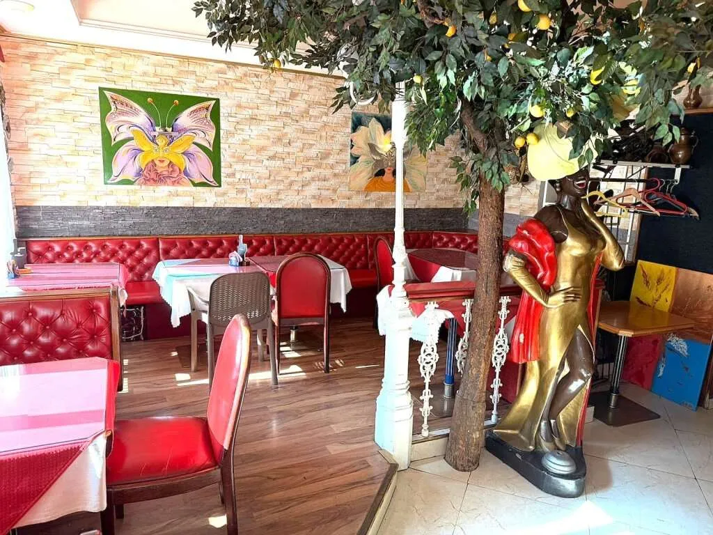 Kult-Lokal mit Geschichte: Traditionelles Wiener Kaffeehaus & Restaurant mit Schanigarten in Toplage - 1050 Wien - Widok 3