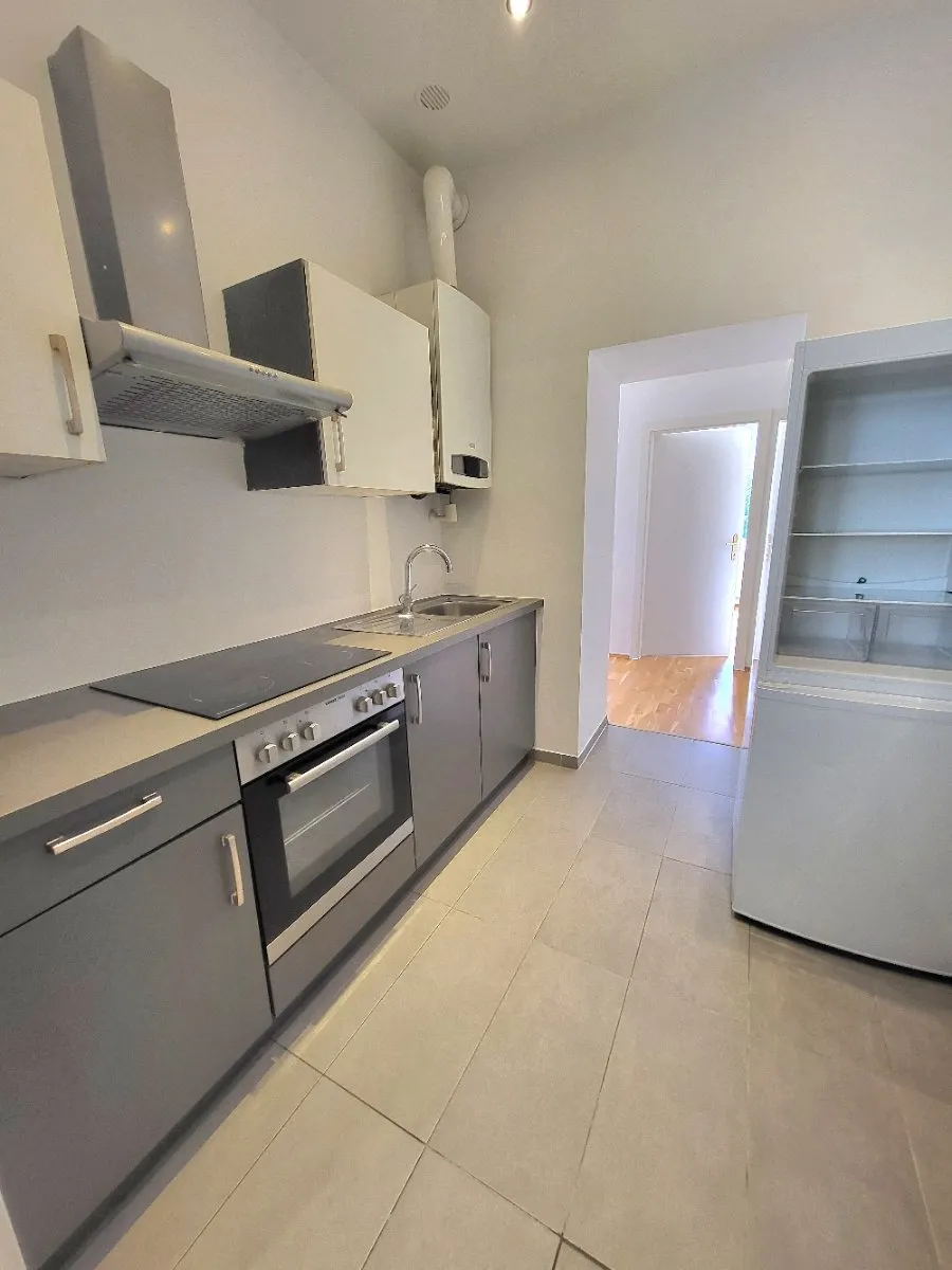 Moderne 3-Zimmer-Altbauwohnung mit hochwertiger Ausstattung - Ansicht 2