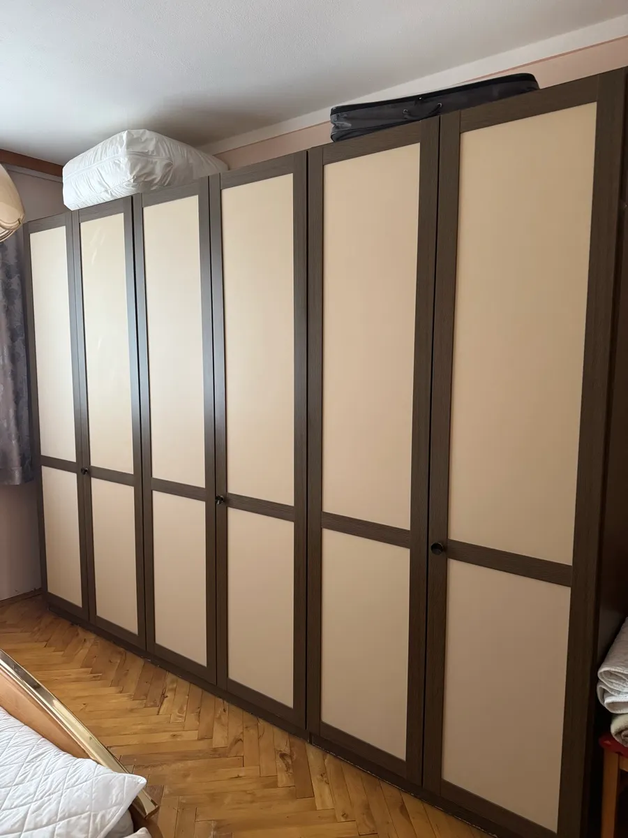 Zu verschenken: Großer, geräumiger Kleiderschrank / Kleiderzimmer-Schrank, € 0,- (9020 Klagenfurt)