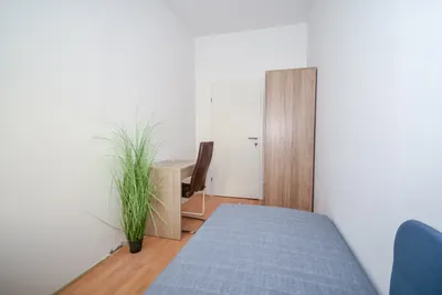 Möbliertes Zimmer | Humboldtplatz 10 | 3-6+ Monate – Bild 2