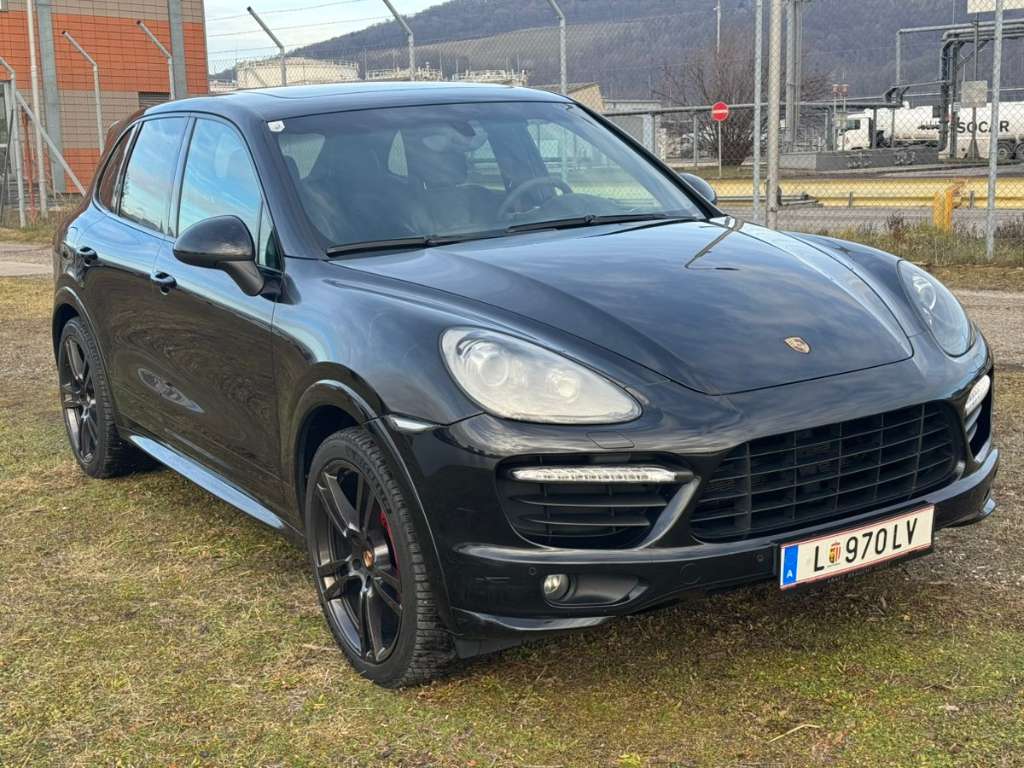 Porsche Cayenne GTS SUV / Geländewagen