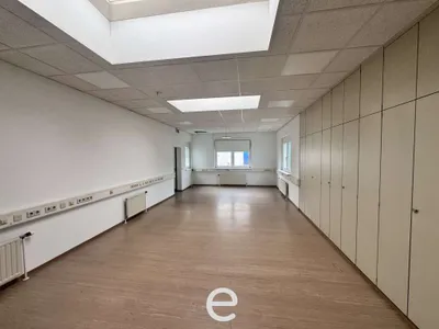 Gewerbeimmobilie mieten in Wels – 750 m² – Bild 5 von 5