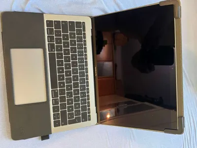MacBook Pro A1708 - neuwertiger Zustand, abzugeben