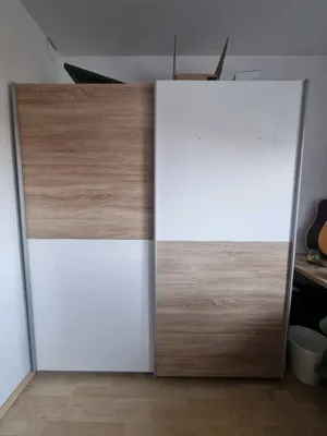 Kleiderschrank