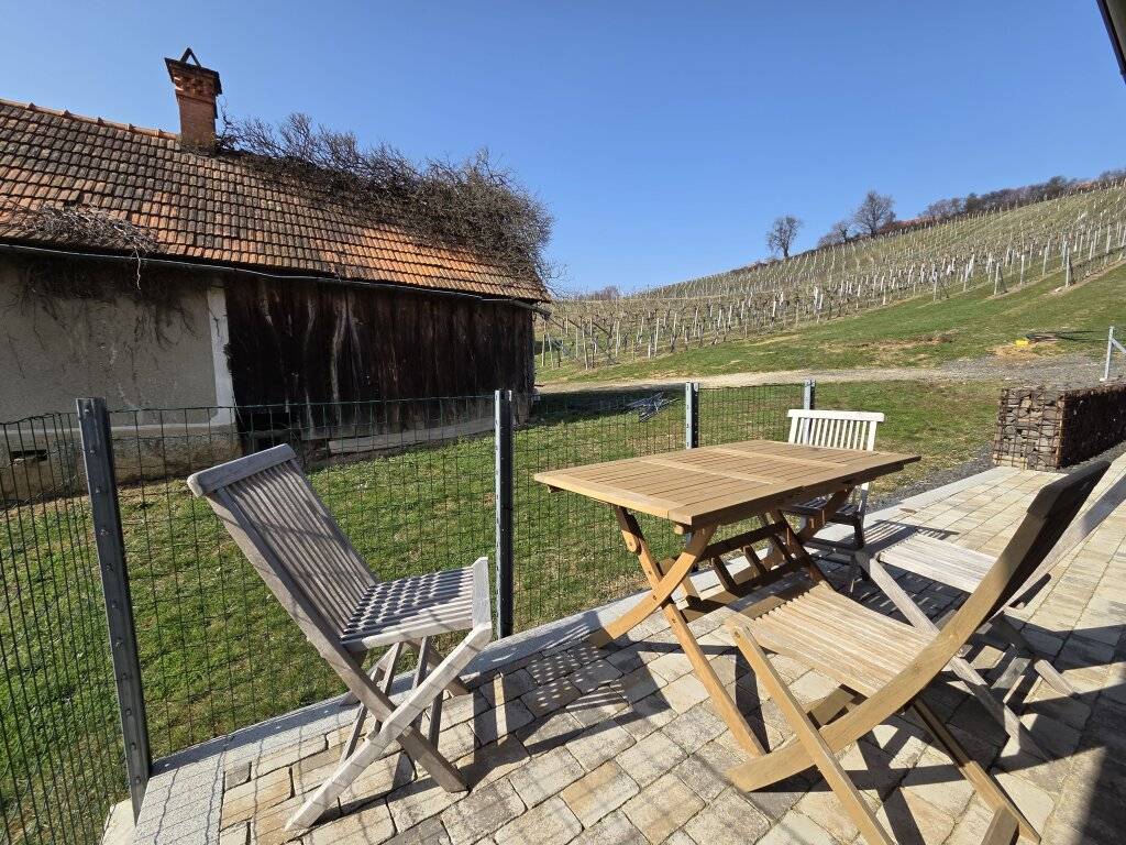 Modernes und neuwertiges Wohnhaus mit Eck- Terrasse und Vollkeller samt weiterem Uralt- Kellerstöckl mit Zu und Umbaugenehmigung - Ansicht 3