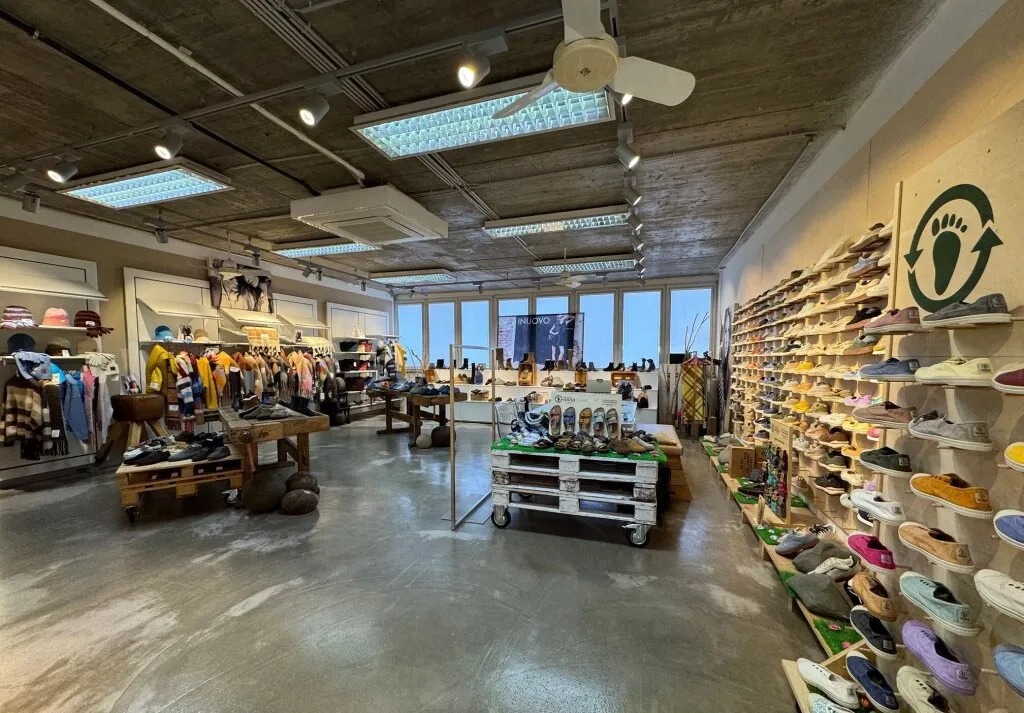 Attraktive Gewerbefläche in der Fashion Mall Salzburg - Ihr perfekter Standort für Showroom, Business oder Office Location - Ansicht 3