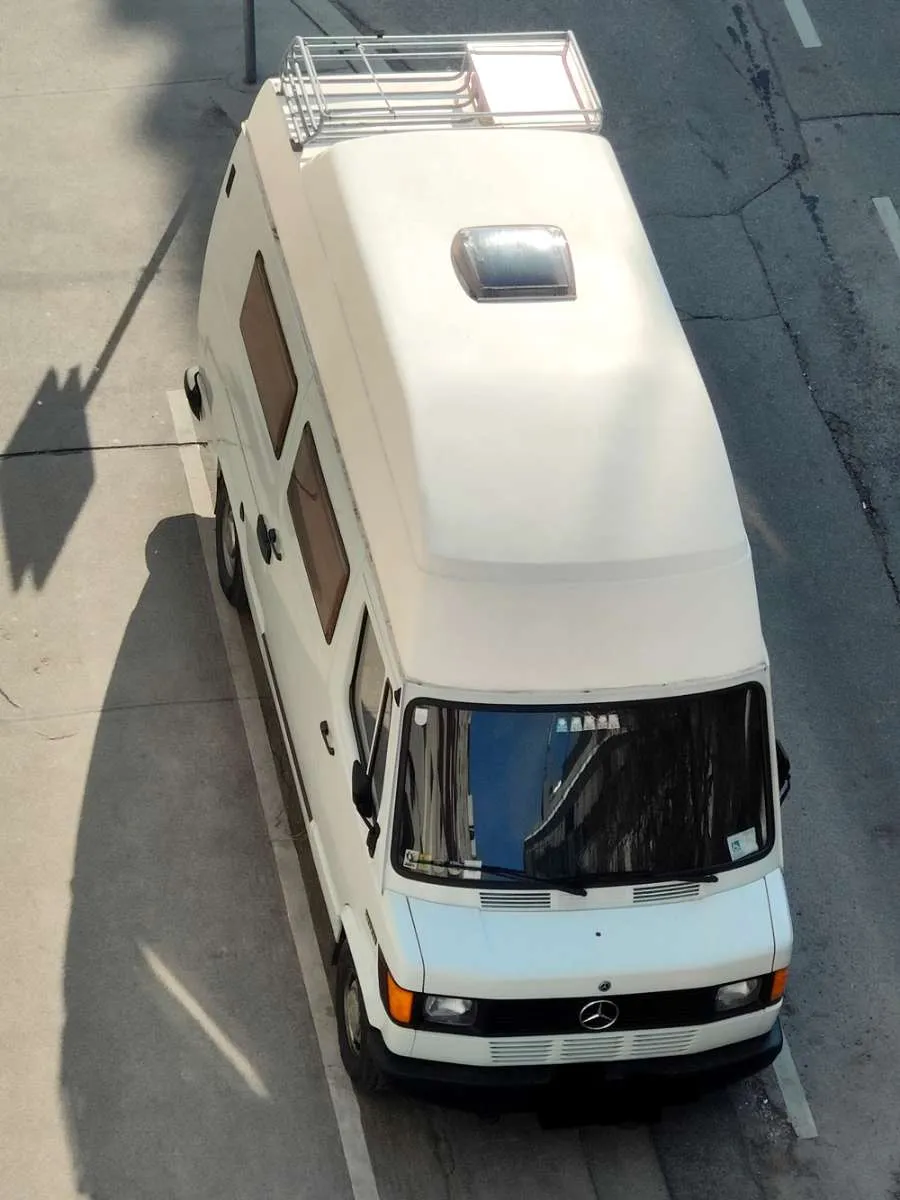 Mercedes-Benz 207D  James Cook