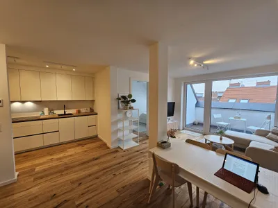 Perfekte WG-Dachgeschosswohnung mit Balkon - voll möbliert - Top-Lage nahe U6 Burggasse/ Stadthalle