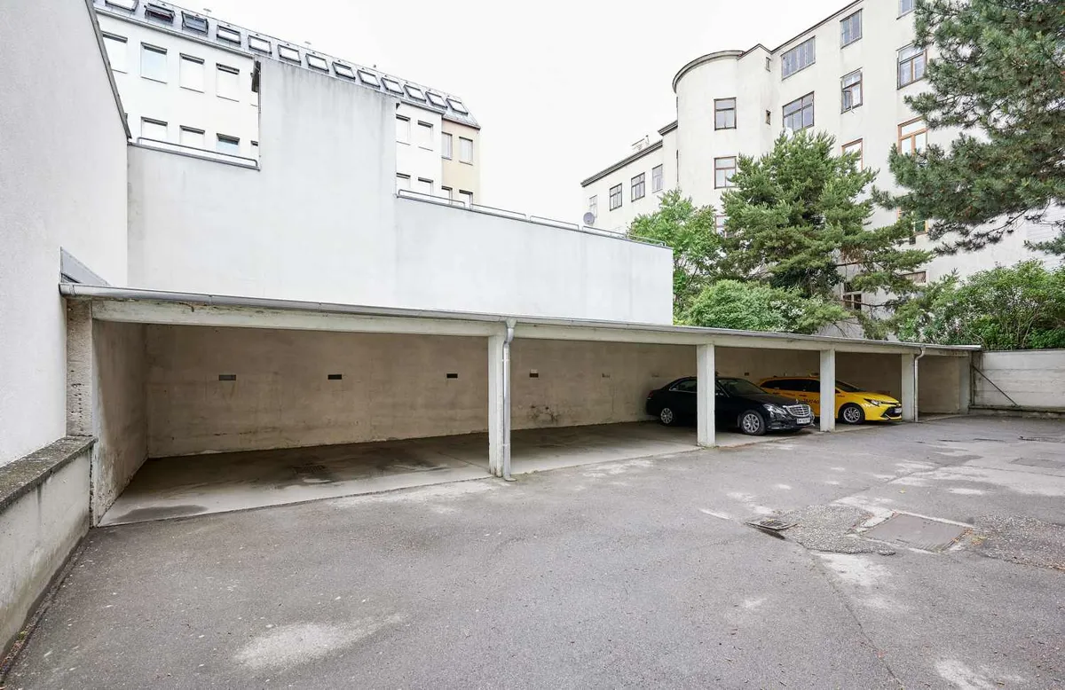 Überdachter Stellplatz im Innenhof - jetzt sichern! - Ansicht 2