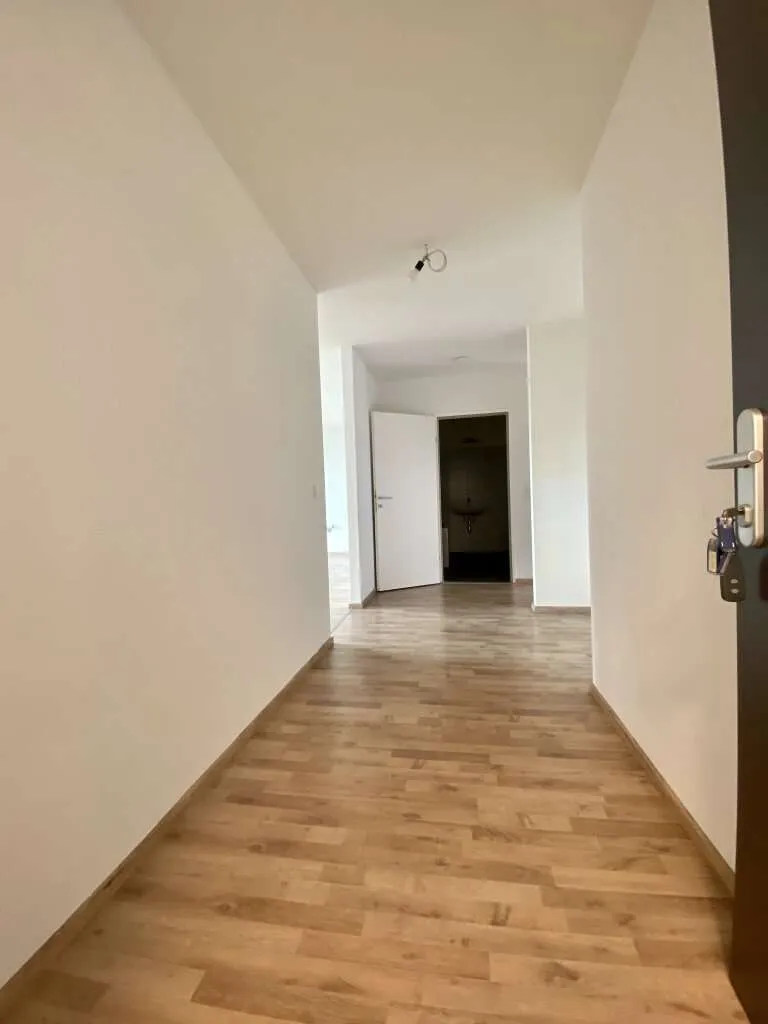 Unbefristete 3-Zimmer-Wohnung mit Loggia! - Ansicht 2