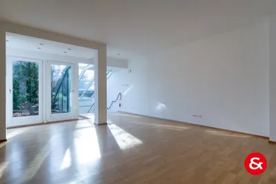 Gartenwohnung mit Büro- bzw. Hobbyebene und zwei Garagenplätzen! – Bild 3