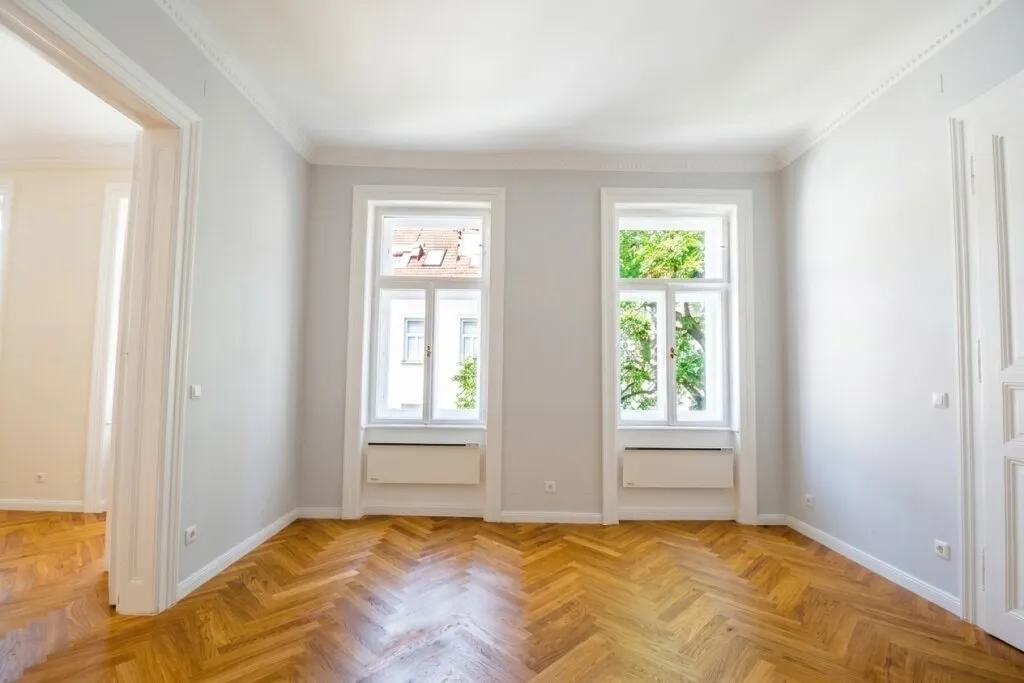 Erstbezug - Exklusive Altbauwohnung mit 125 m² Dachterrasse und Garage im Servitenviertel - Ansicht 2