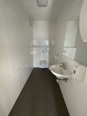 4-Zimmer-Gewerbeimmobilie mieten in Neusiedl am See – 125 m², € 1.850 – Bild 8 von 13