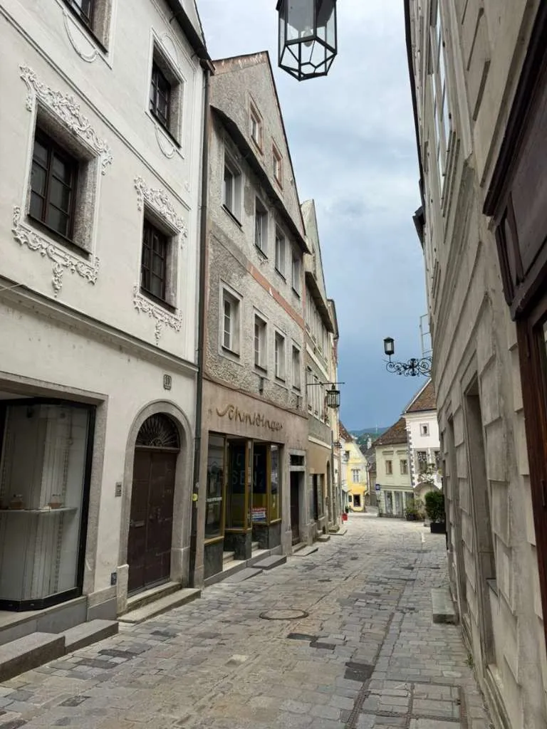 Commercial property, 84 m²