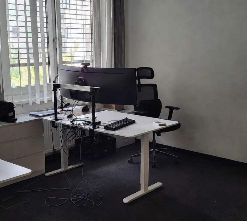 Einzelne Arbeitsplätze in Büroraum zu vermieten - View 2