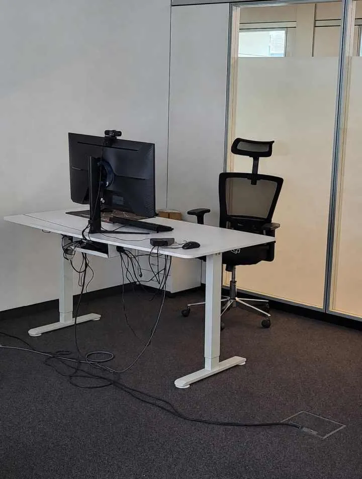 Einzelne Arbeitsplätze in Büroraum zu vermieten - View 3