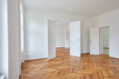 Stilvoller Altbau in begehrter Lage - Erstbezug nach Generalsanierung – Bild 2