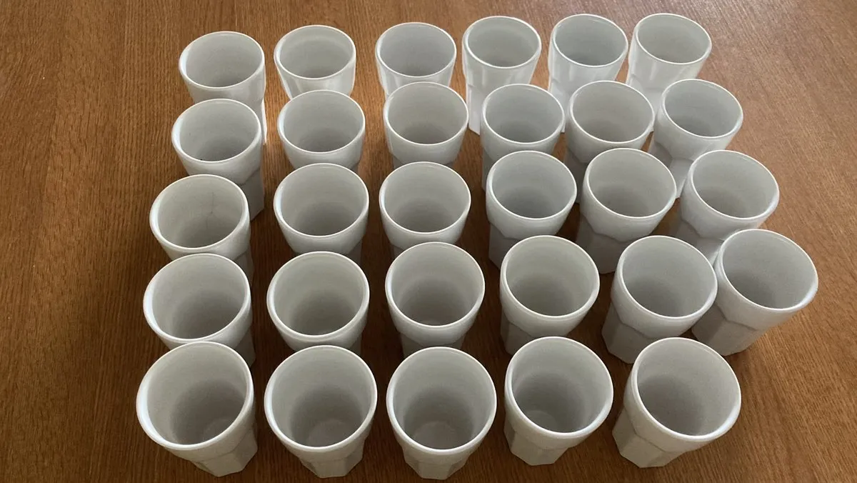 IKEA Set kleine Vasen Hochzeit 28 Stück weiß, € 15,- (2013 Porrau)