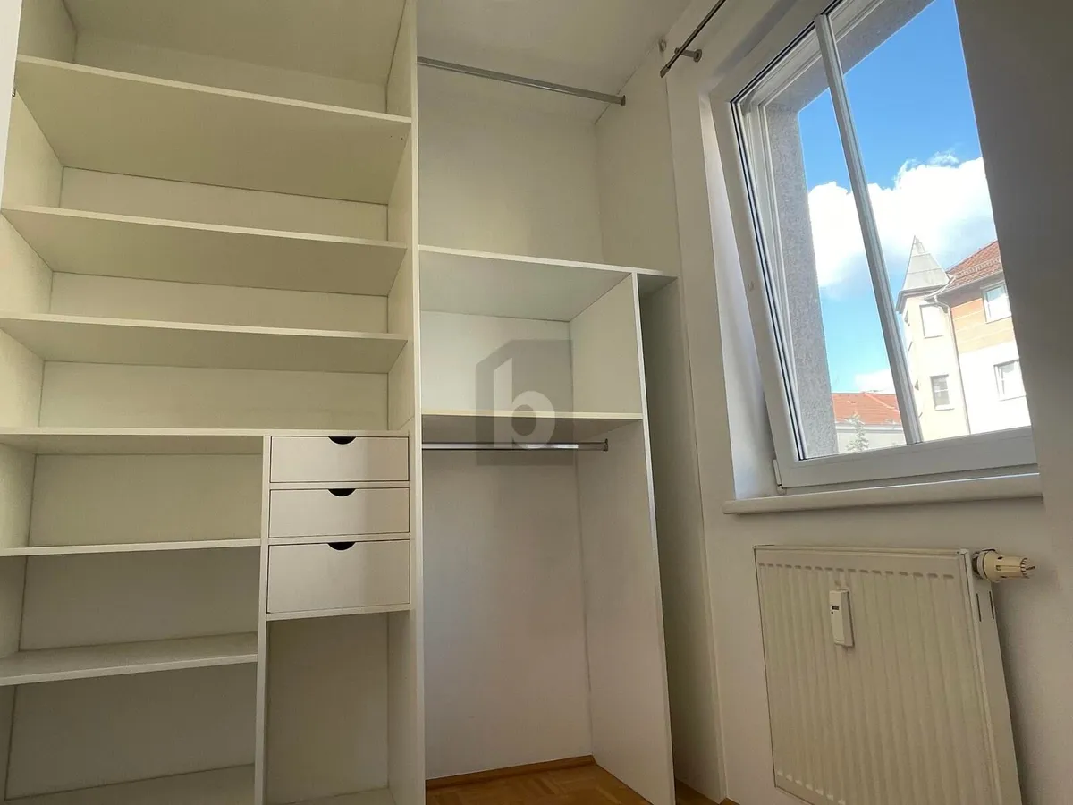 SONNIGE WOHNUNG MIT LOGGIA UND TIEFGARAGENPLATZ INKLUSIVE - Ansicht 3
