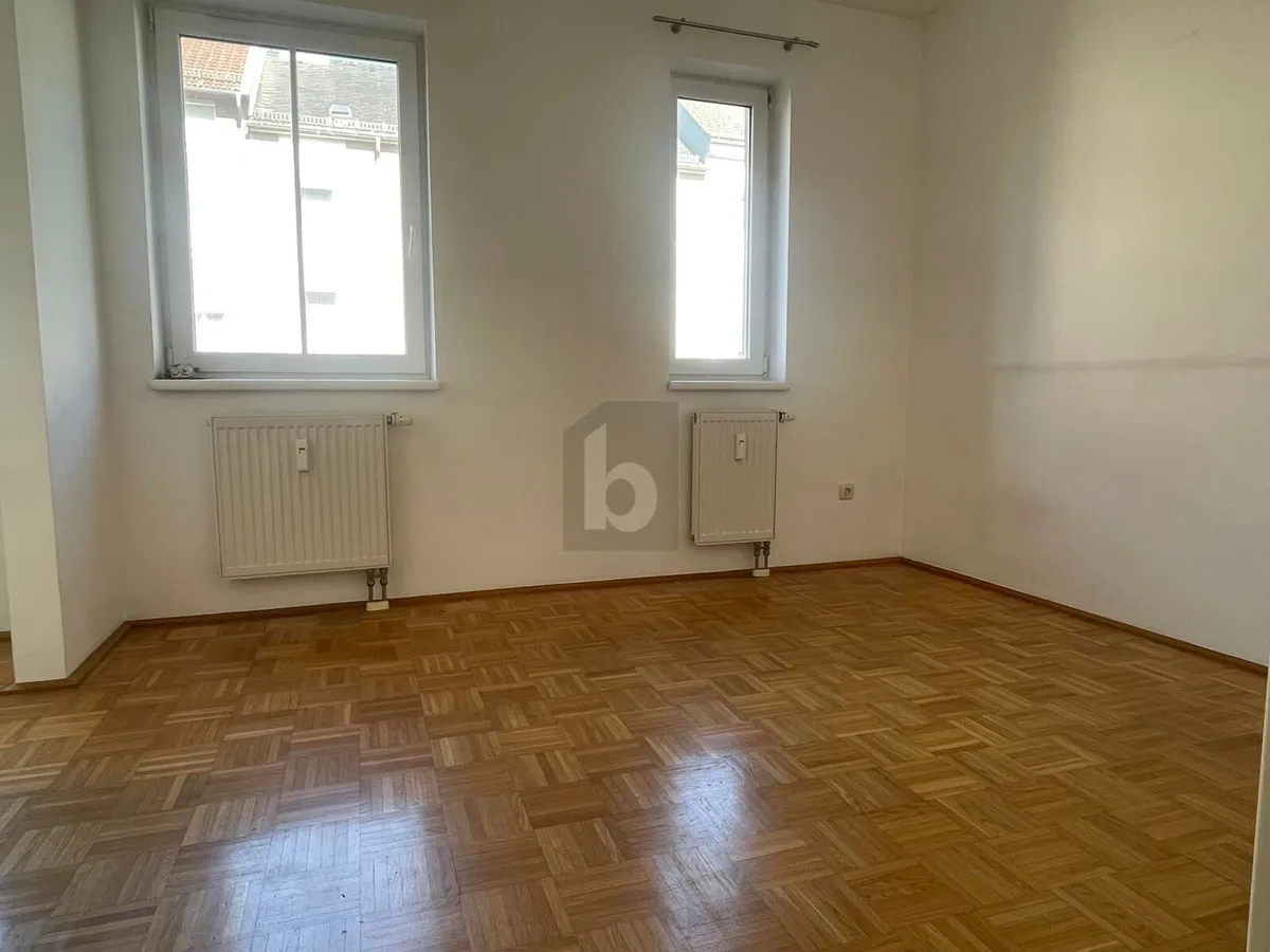 SONNIGE WOHNUNG MIT LOGGIA UND TIEFGARAGENPLATZ INKLUSIVE - Ansicht 2