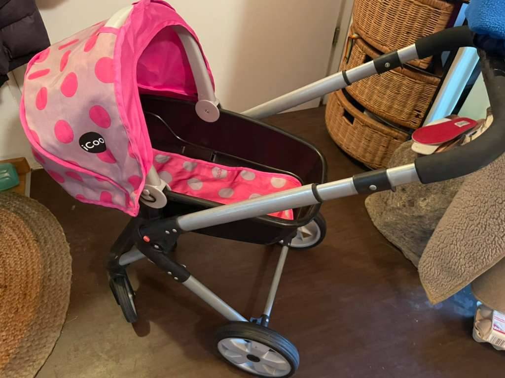 Puppenwagen icoo + Korb + extra Maxi Cosi,  25,- (1020 Wien) - willhaben