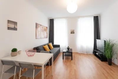 Möblierte helle 2-Zimmer Wohnung; U-Bahn-Nähe – Bild 3