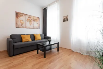 Möblierte helle 2-Zimmer Wohnung; U-Bahn-Nähe