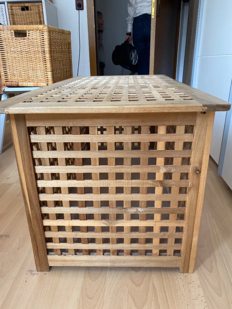 Truhe Ikea, € 25,- (4802 Ebensee)