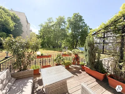 Schikanedergasse - Stilaltbau mit großer Terrasse und Grünblick, teilmöbliert