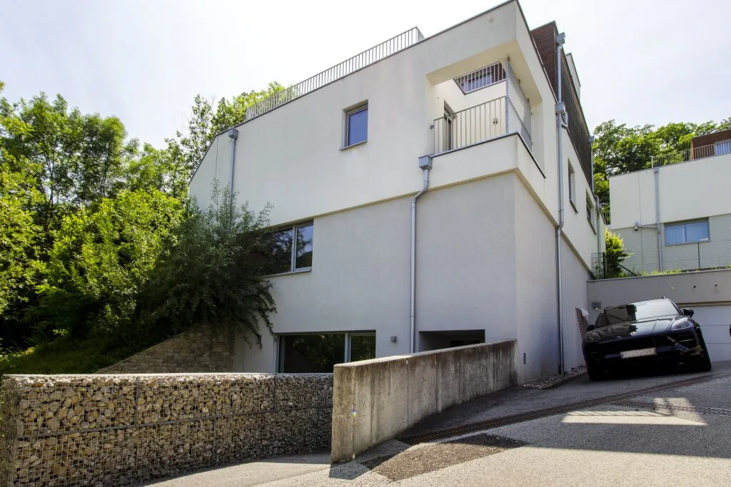 Ruhelage beim Wienerwald - Moderne Villa mit eigenem Aufzug und Pool - Ansicht 2