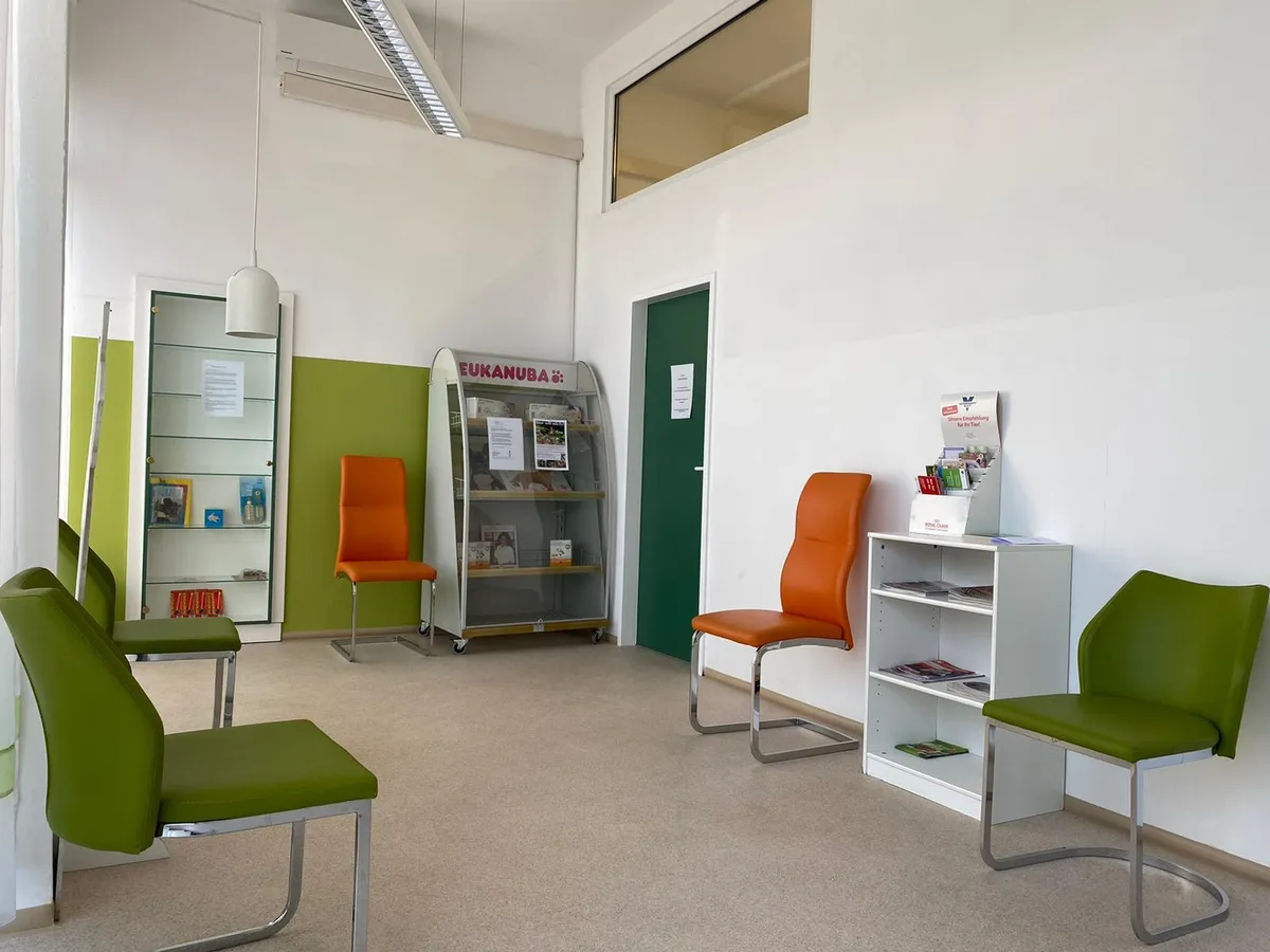 Ordination / Praxis & Büro - helle, klimatisierte Räume, 70 m², barrierefrei im EKZ Floridsdorf (1210 Wien) - Ansicht 2
