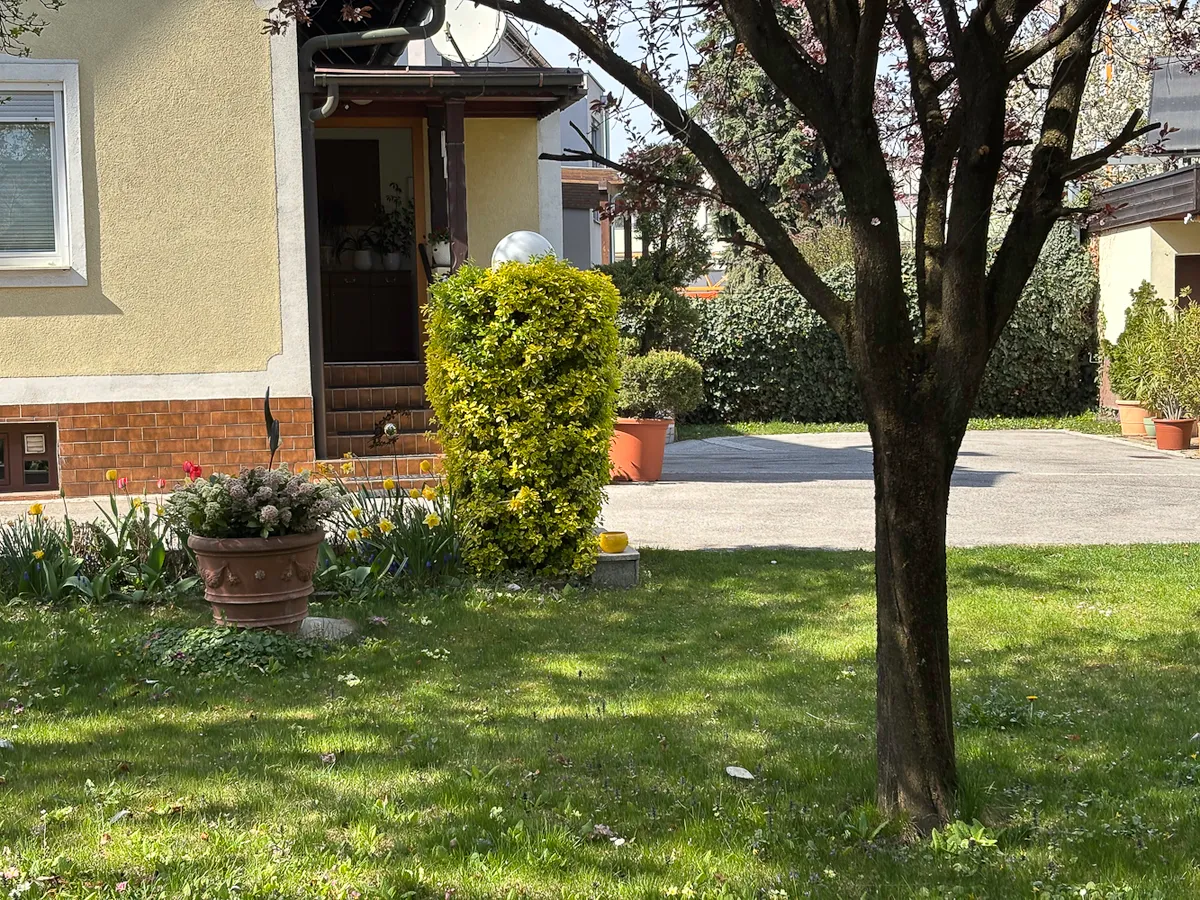 REDUZIERT um € 100.000,- ! Stadtvilla mit großem Garten - Zweifamilienhaus - Ansicht 2