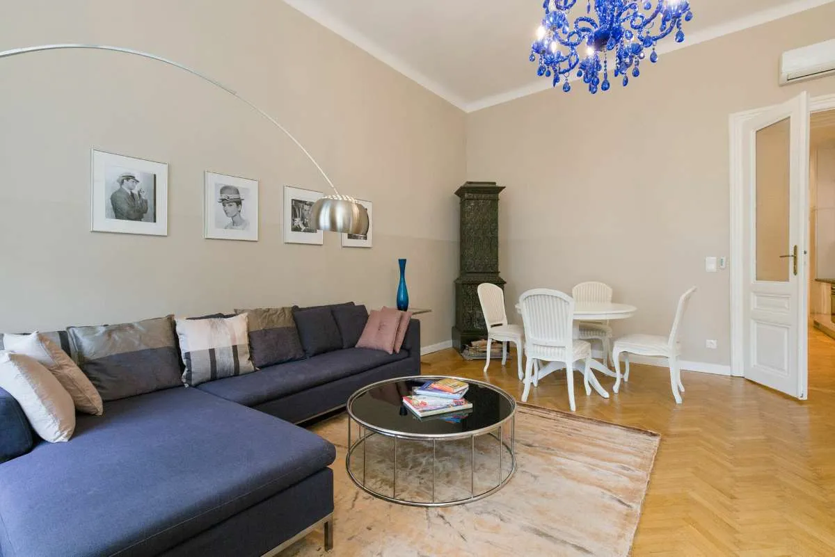 Wunderschöne Altbauwohnung 100 m² 2 sz, renoviert, zentrale Ruhelage - Ansicht 3