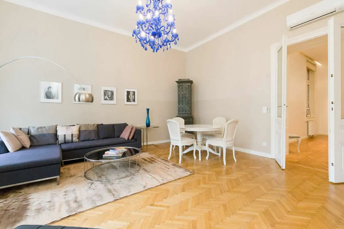 Wunderschöne Altbauwohnung 100 m² 2 sz, renoviert, zentrale Ruhelage - Ansicht 2