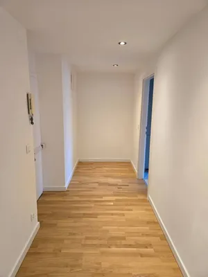 Helle 2 Zimmer-Wohnung im Erstbezug in U-Bahnnähe – Bild 2