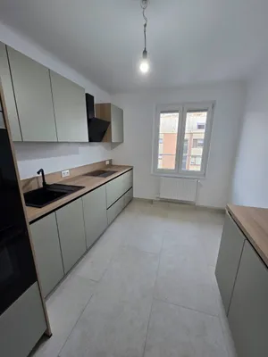 Helle 2 Zimmer-Wohnung im Erstbezug in U-Bahnnähe – Bild 3