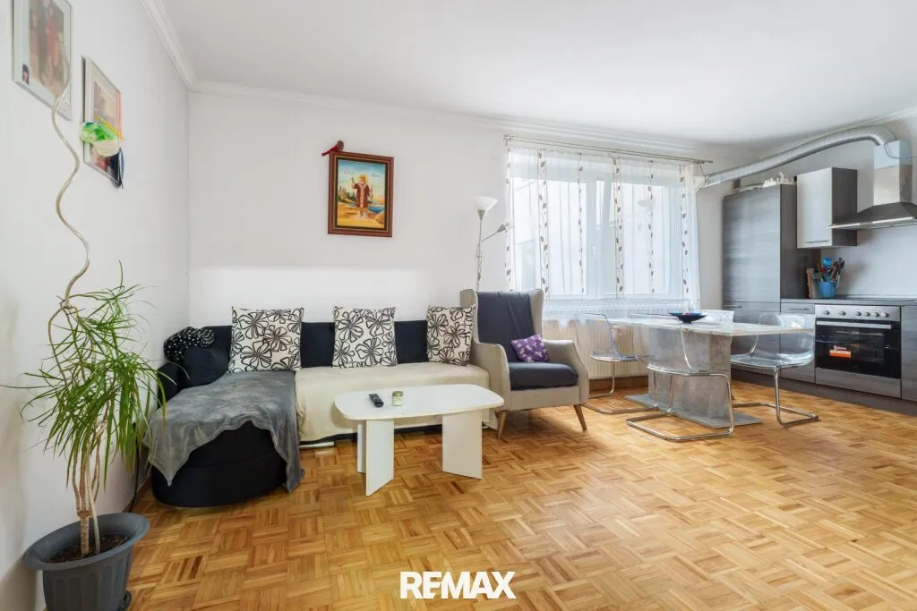 Familienwohnung in der Stadt - 4 Zimmer mit Balkon - Ansicht 2