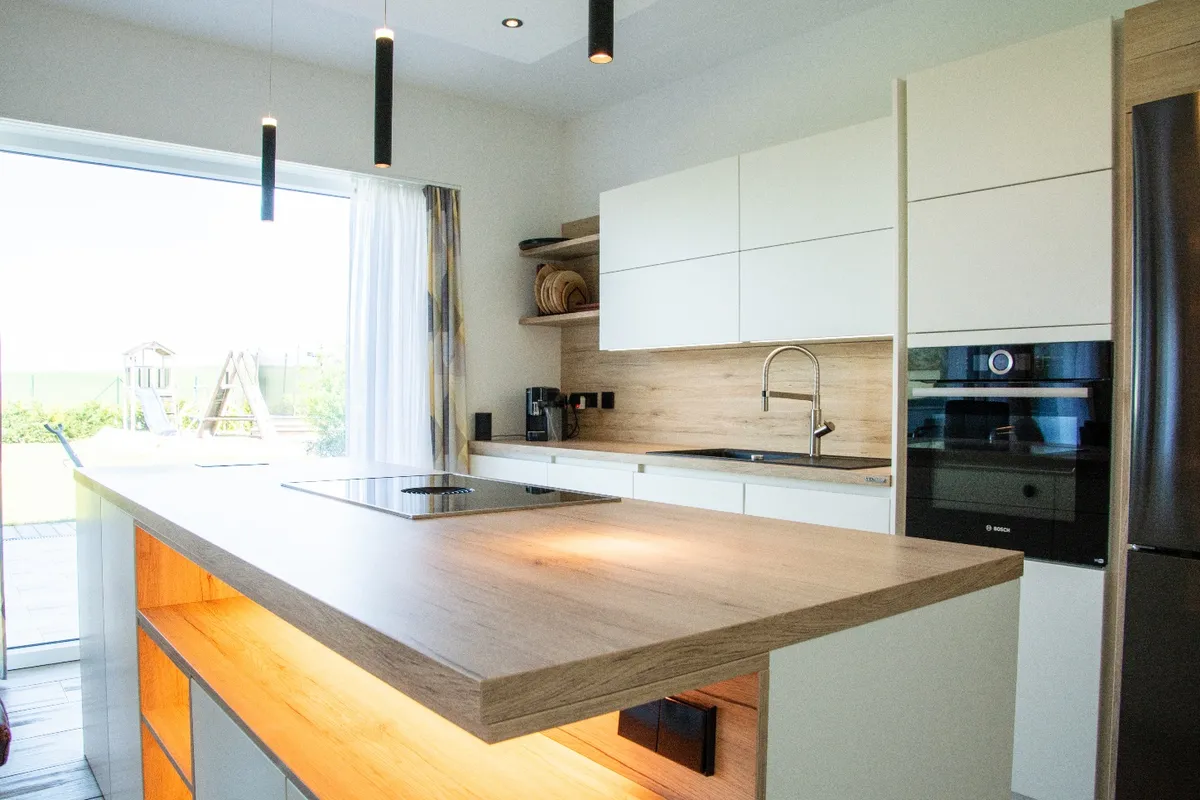 Smart-Home Traumhaus BJ 2022 | 280 m² | 1220 m² Grund | keine Arbeiten nötig | Glasfaser | Nähe Wien - Ansicht 2