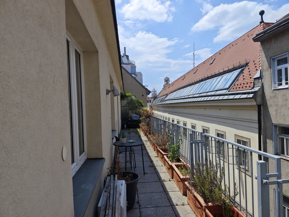 Helle Wohnung mit 24 m² Terrasse in zentraler Lage - Widok 2