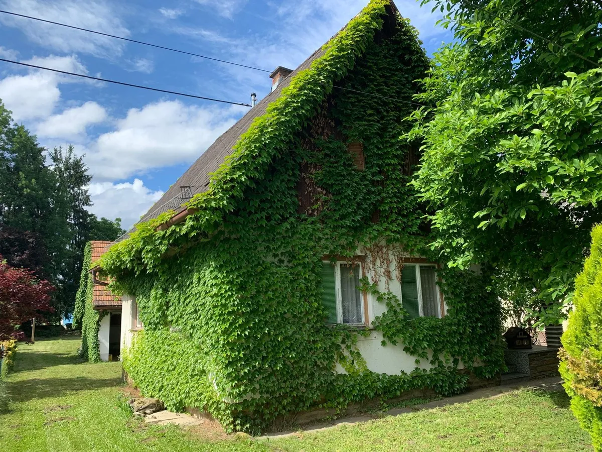 Reizvolles Einfamilienhaus mit Nebengebäude und großzügigem Grundstück - Widok 3