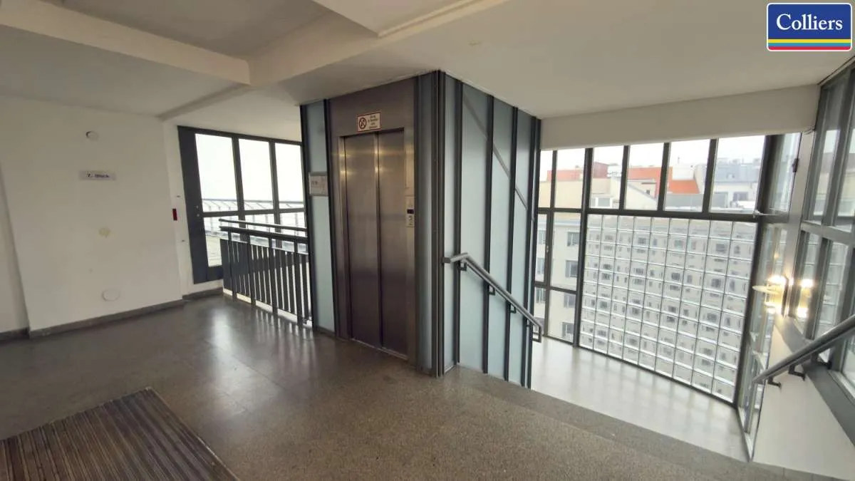 Modern ausgestattetes Büro mit 2 Balkonen im Fabiani Haus | klimatisiert – pohled 2