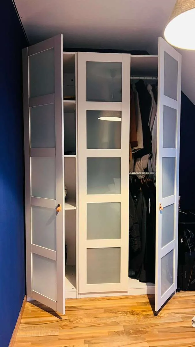 Ikea 3 Türen Kleiderschrank, € 229,- (3100 St. Pölten)