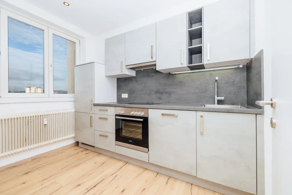 7. STOCK VON 7 I BLICK ÜBER GRAZ I LIFT I BADEWANNE I TOP SANIERT I ZENTRALE RUHIGE LAGE I MODERNE KÜCHE I ANLEGERWOHNUNG I SCHLOSSBERGBLICK I AB SOFORT I SEHR HELL I PROJEKT WOHNEN I - Ansicht 3