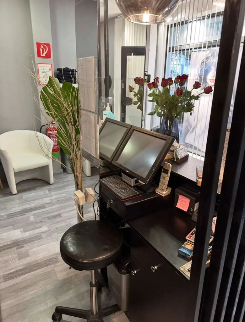 Hazir Kuaför Salonu | Süresiz Kira | Sabit + Spontane Müsteri | Donanimli (Friseur Salon) - Widok 3